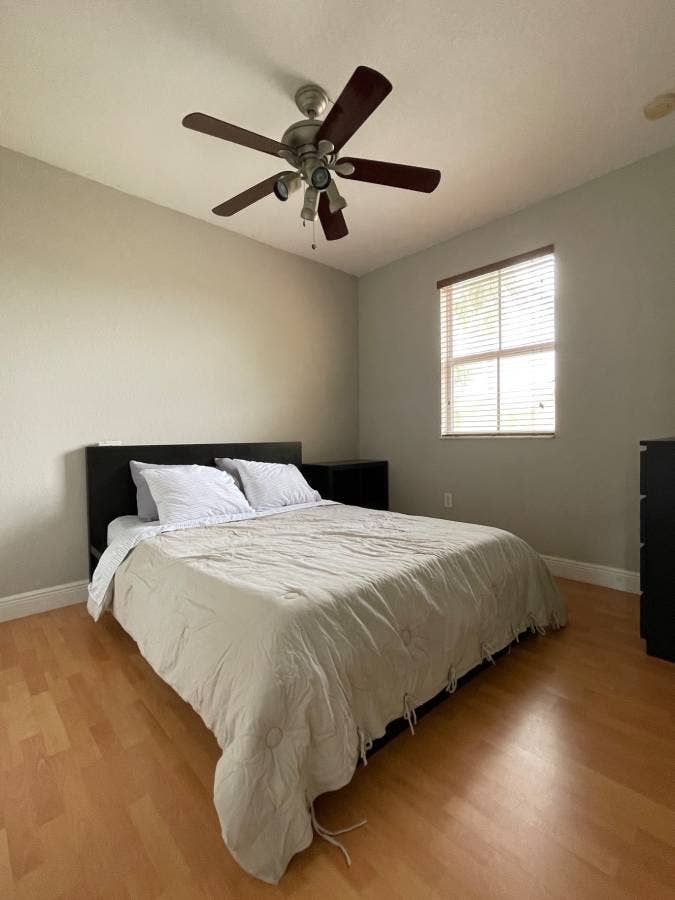 Room for rent in West Kendall (Kend