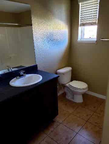 1 bedroom with private bathroom