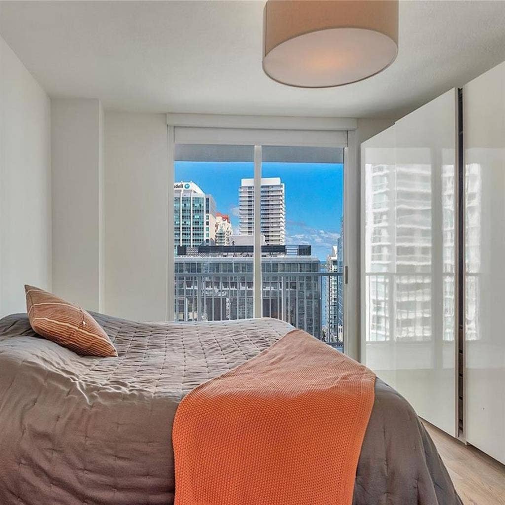 ROOM FOR RENT- BRICKELL - FURNISHED