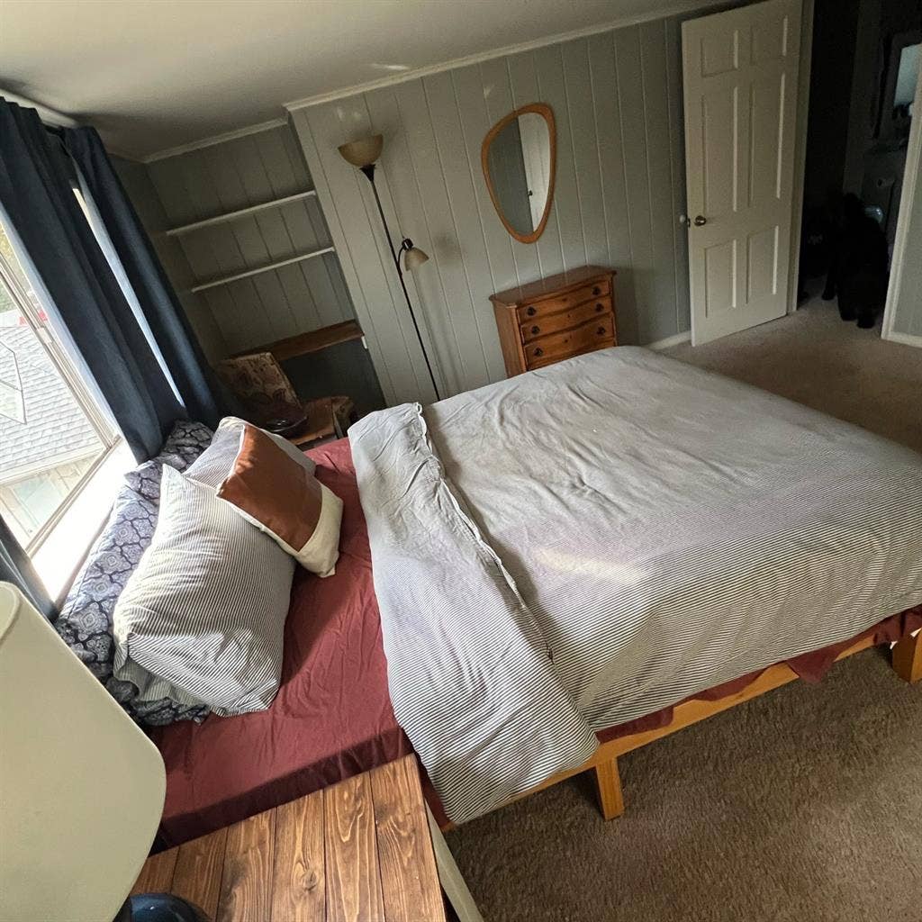 Furnished queen bed room for rent