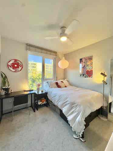 Topaz Apartments Room and Bathroom