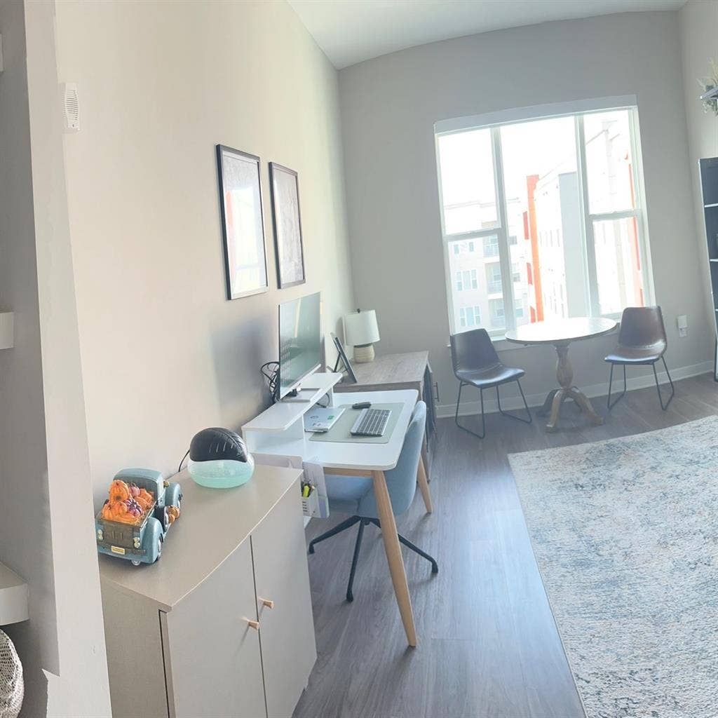 2-bd apt vacant furnished (Solo)