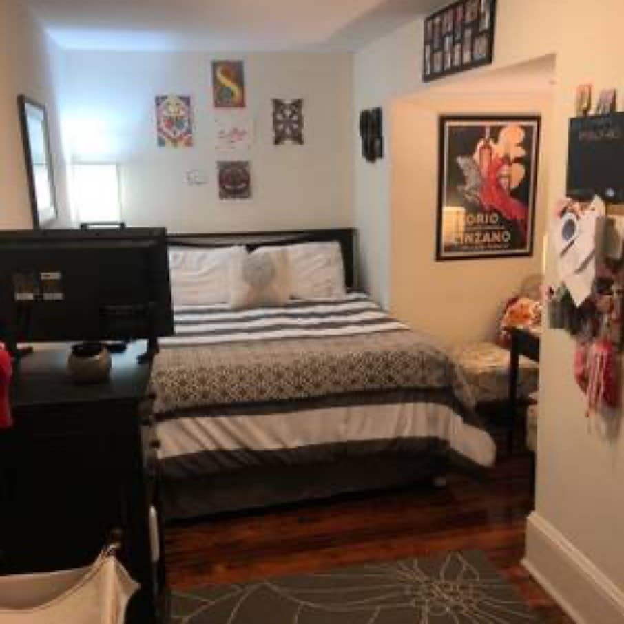 Looking for a roommate!