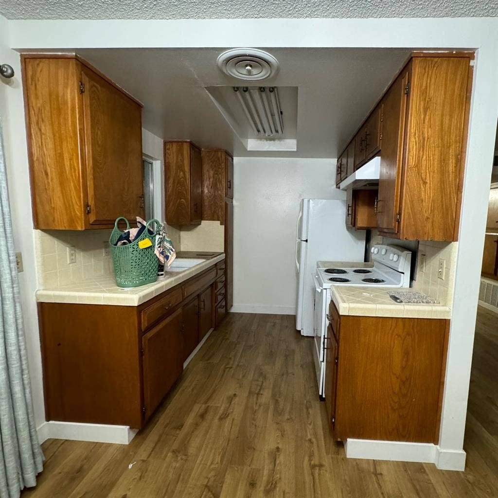 Roommate 
to share a condo