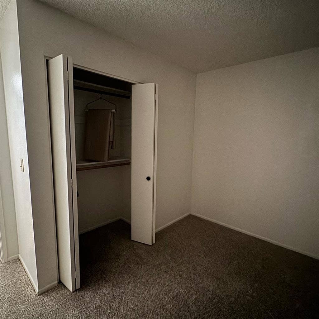 Roommate 
to share a condo