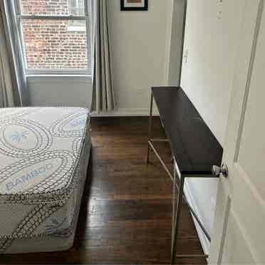 Medium furnished room- with Walk in