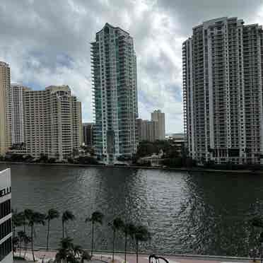 2 
floor loft w/ balcony 2 restrooms