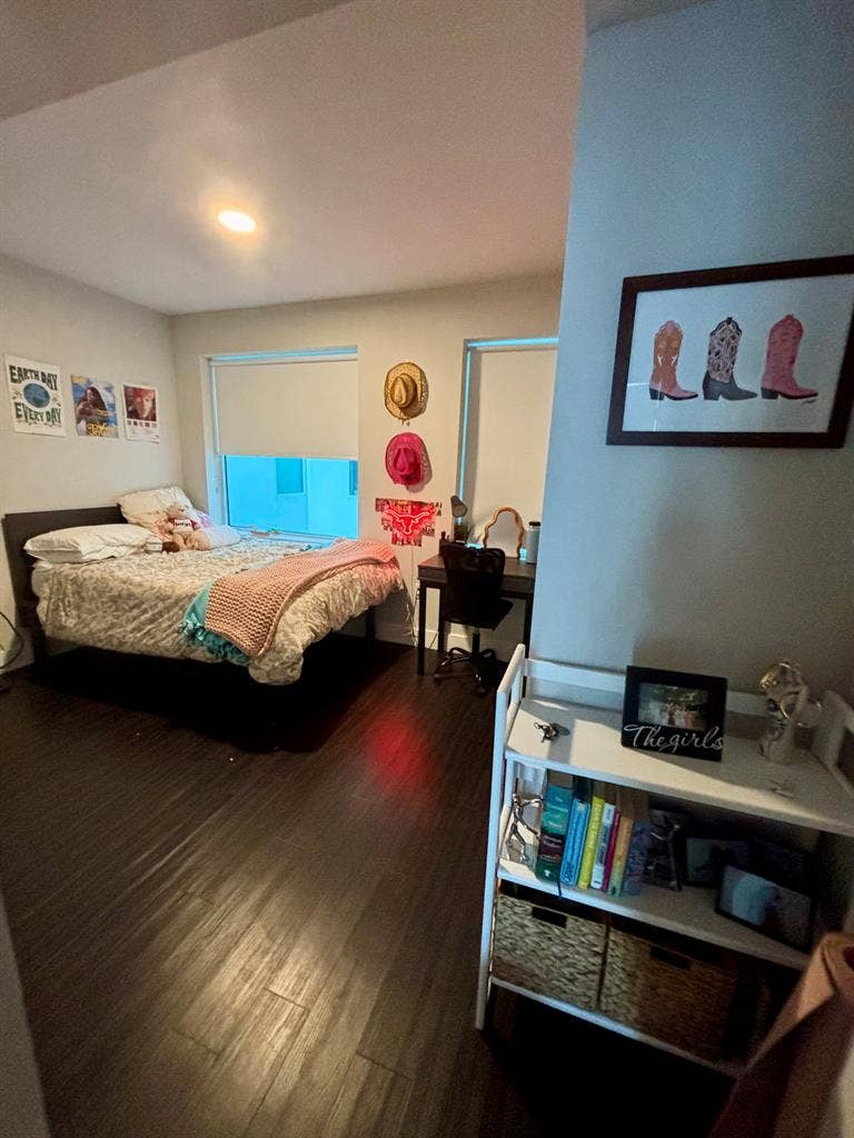 Luxury B West Campus Sublet Jan