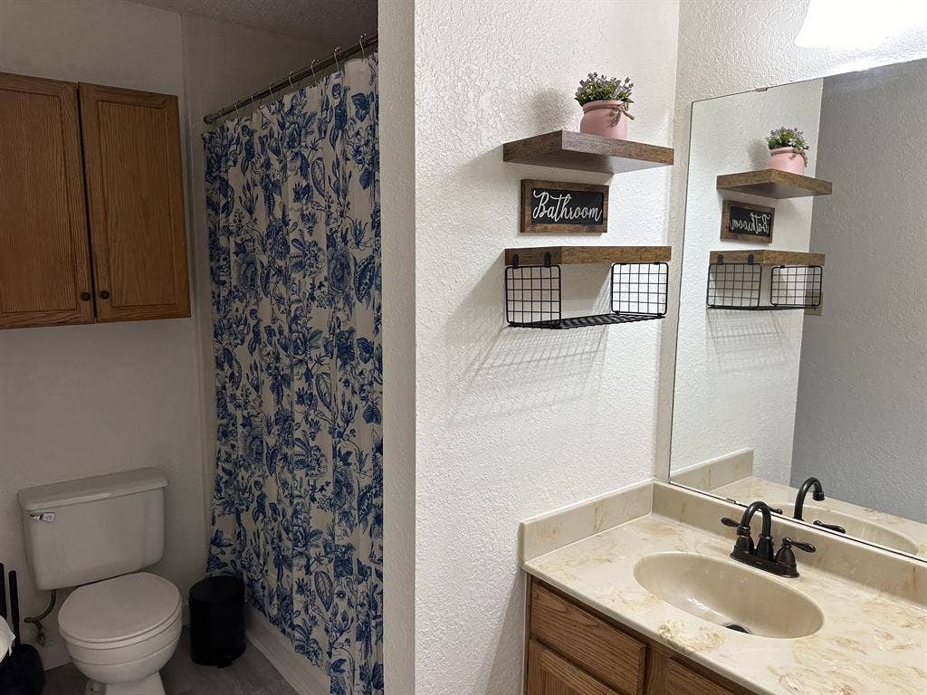 🏠 Room Available in Fort Worth