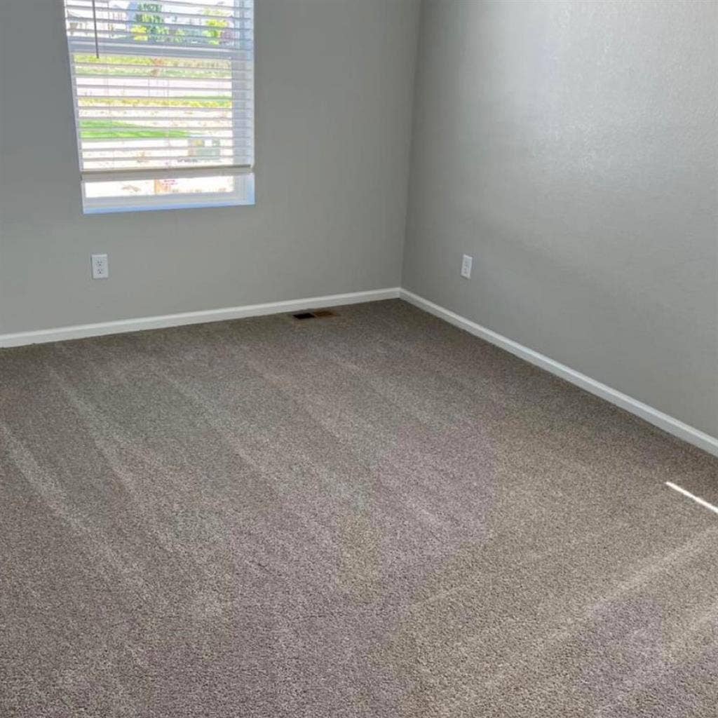 Room for Rent in New Townhome (DIA)