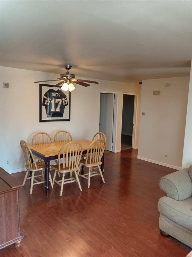 2 rooms for rent in Mission Valley.