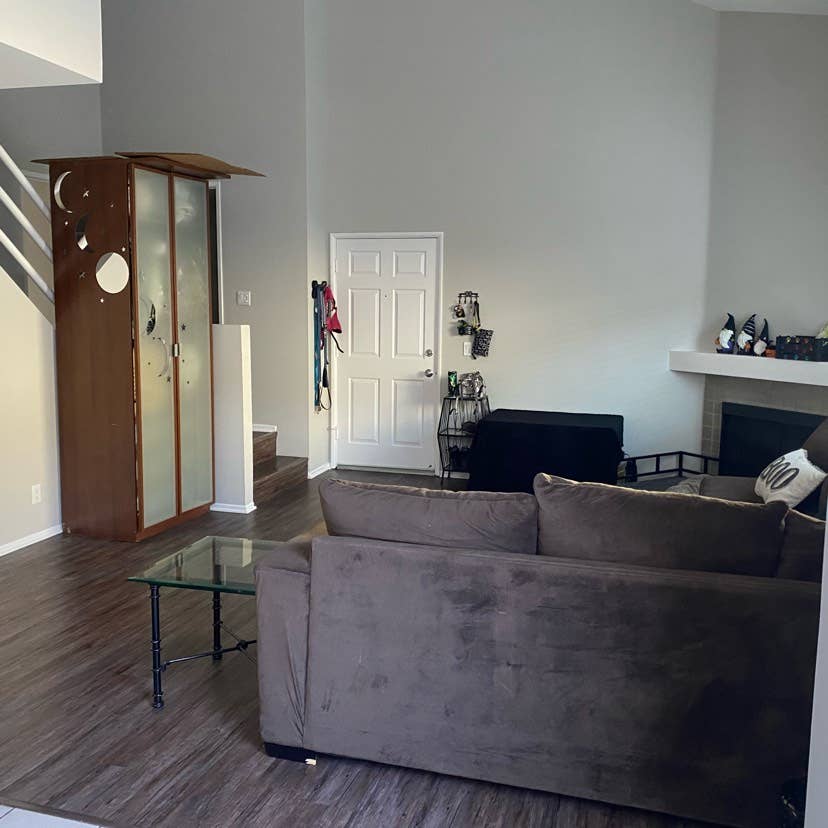 ISO roommate for a loft
 in noho