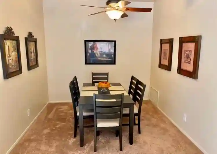 Room for 4 in a Quite Neighborhood