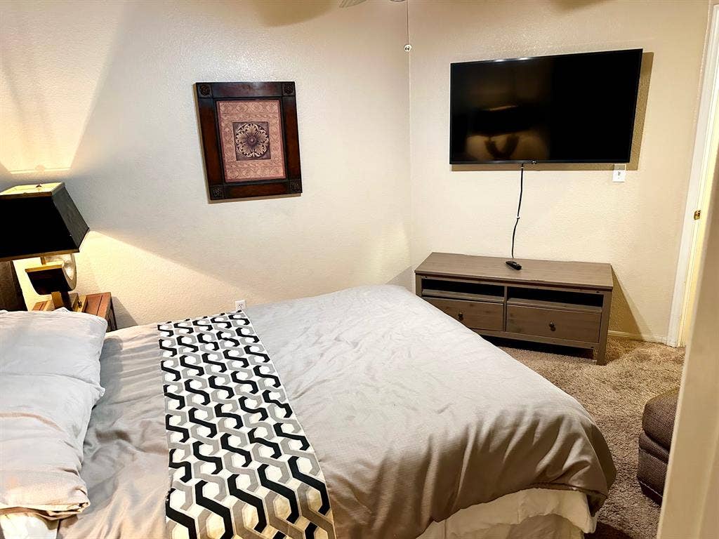 Room for 4 in a Quite Neighborhood