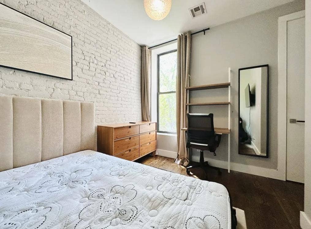 Furnished Room in Crown Heights