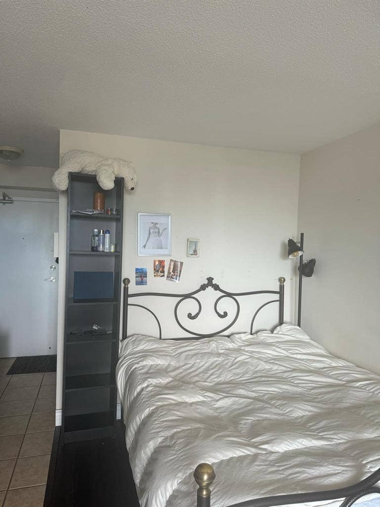 Furnished Studio Yonge & Eglinton