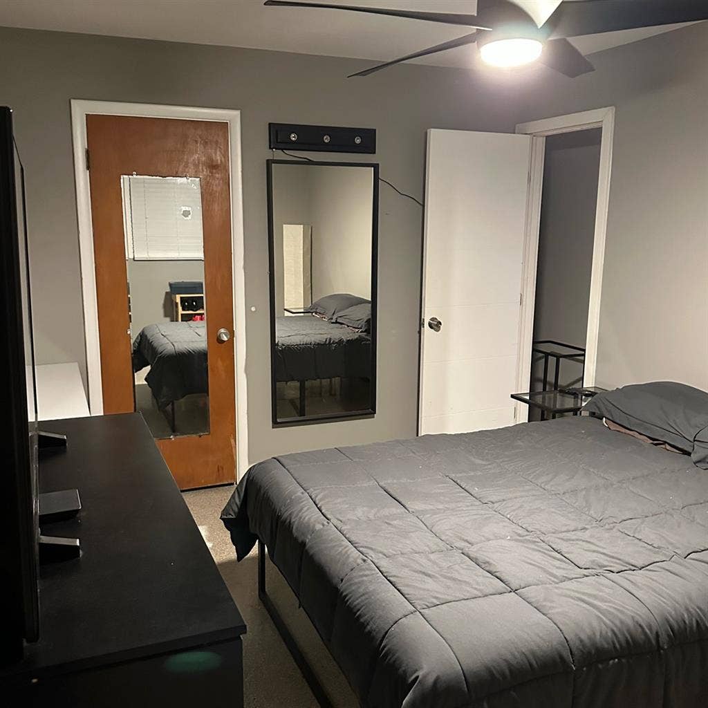 Looking for a roommate!