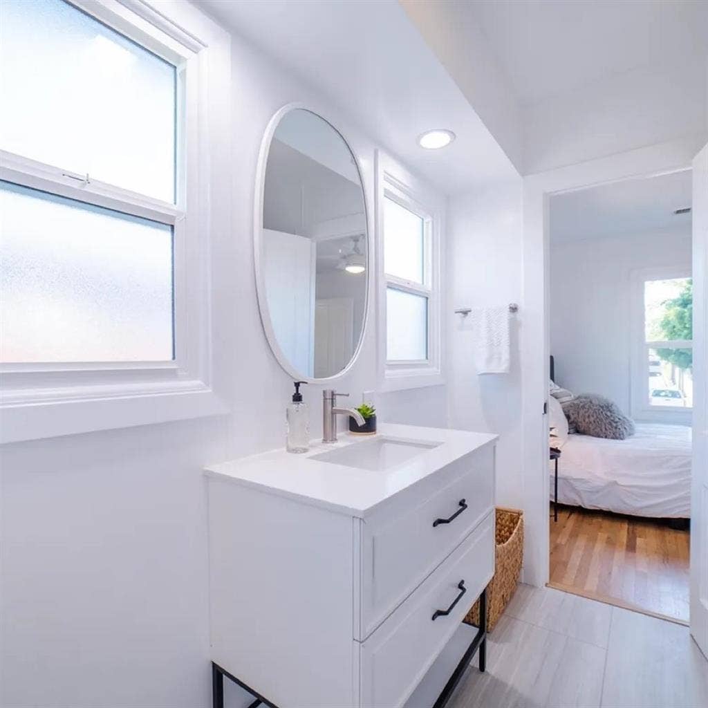 Gorgeous 1 bedroom w/ private bath