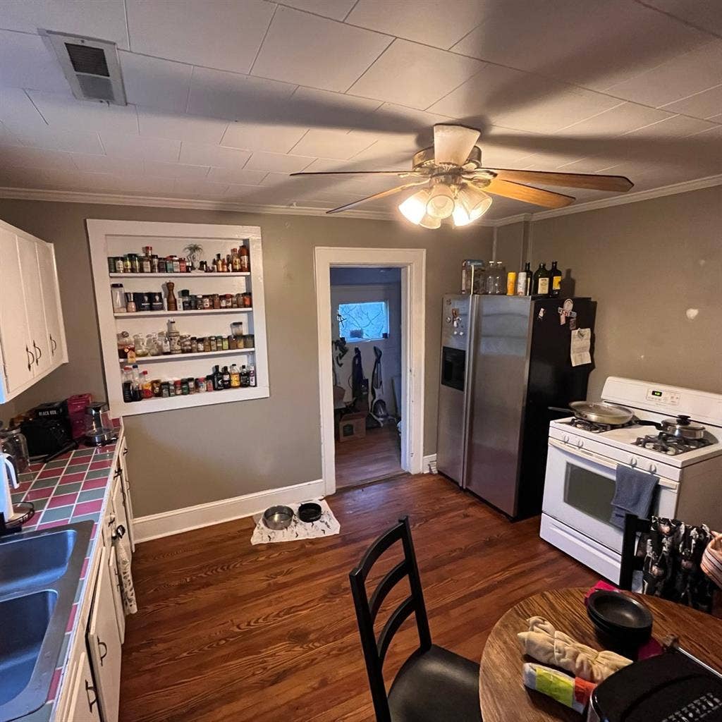 Large room + walk-in closet in NoDa