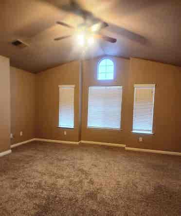 3 seperat bedrooms for rent