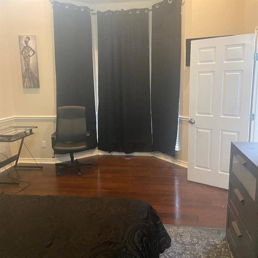 Extra large room to rent North Dal