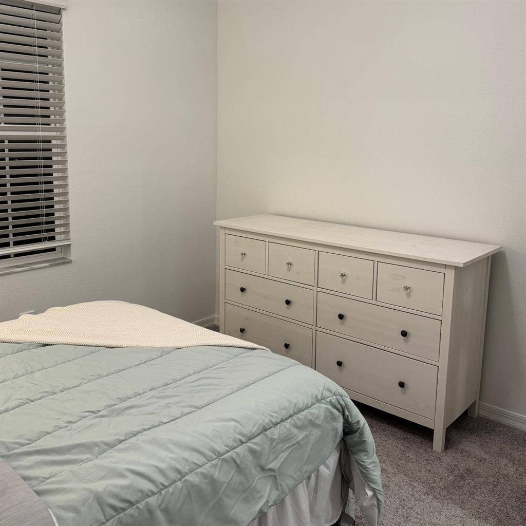 New Tampa Furnished Room + extras!