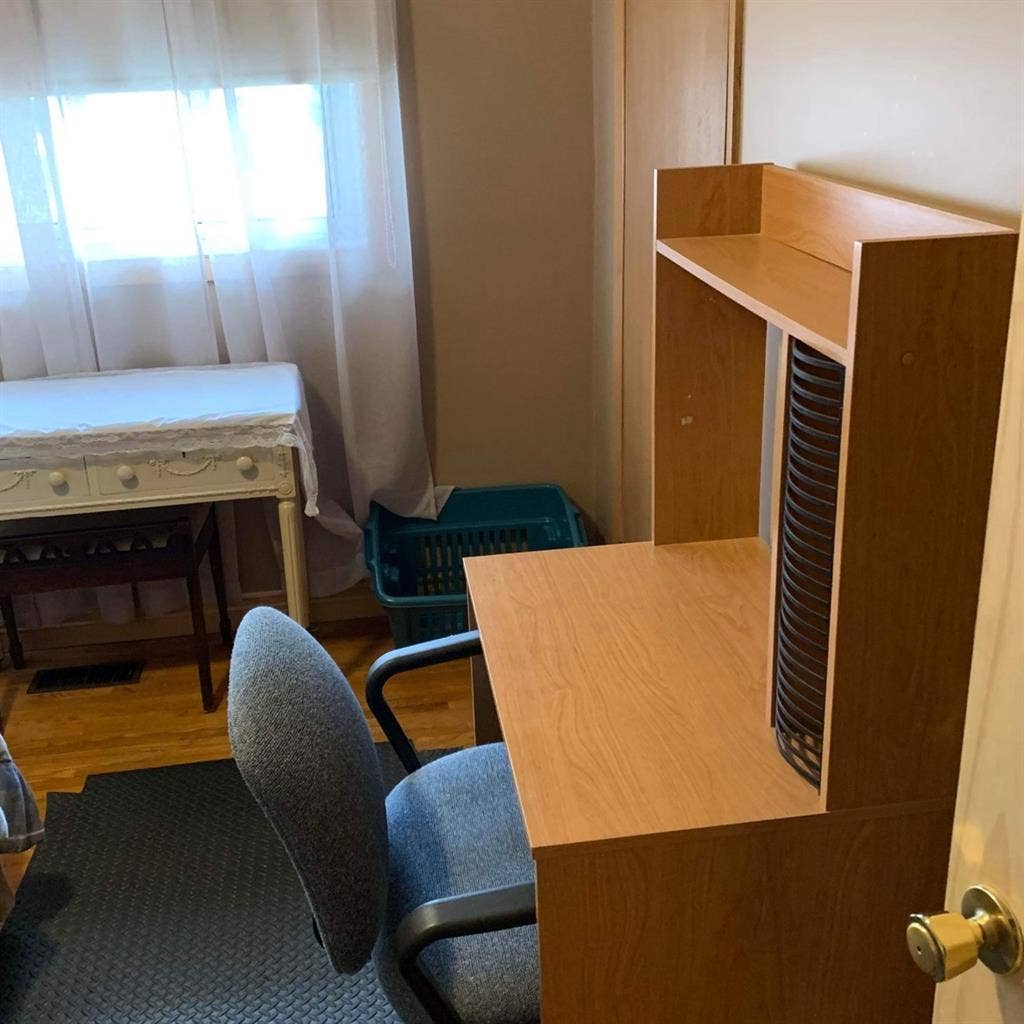 Student room for rent near Mohawk