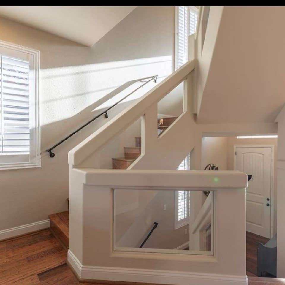 Room shared large double sink bath