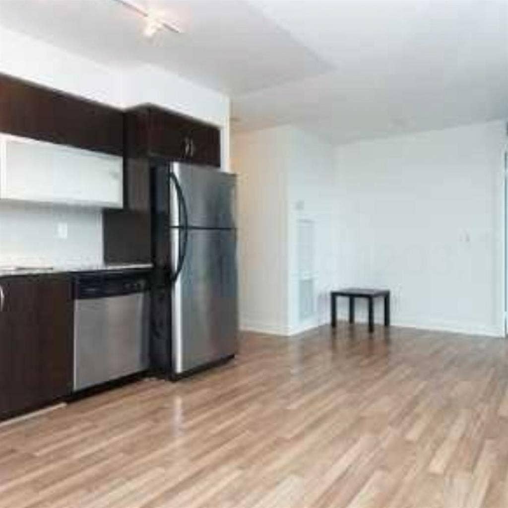 2 Bed Apartment in Liberty Village!