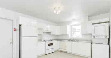 Spacious apartment near Byward!