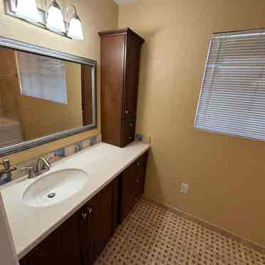 Private room w/ en suite bathroom