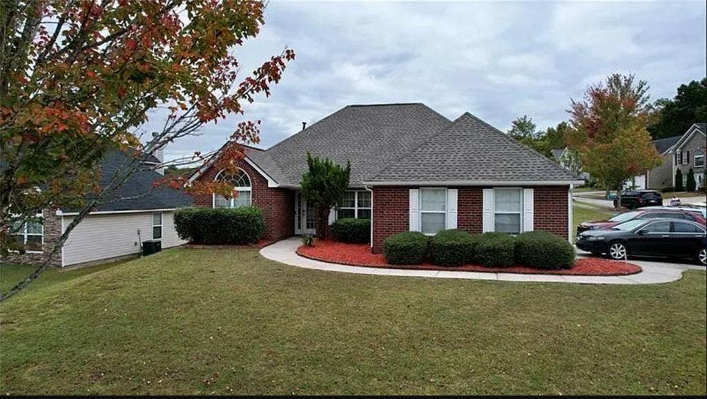 Cozy Large Bonus Room in Snellville