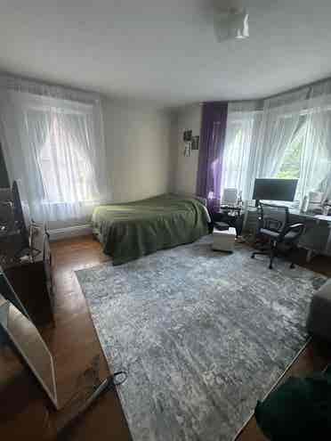 Room in a 2bd Apt near everything!