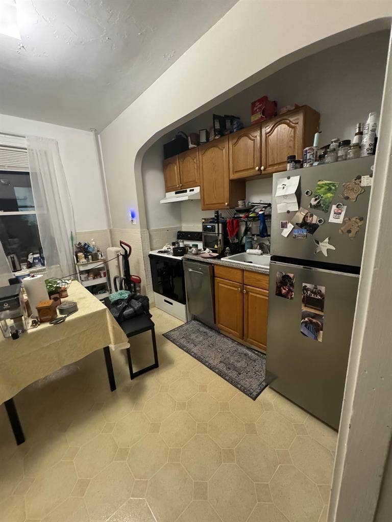 Room in a 2bd Apt near everything!