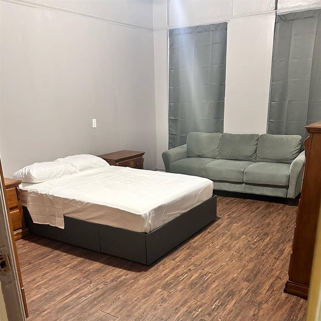 Private Room in the Bronx Available