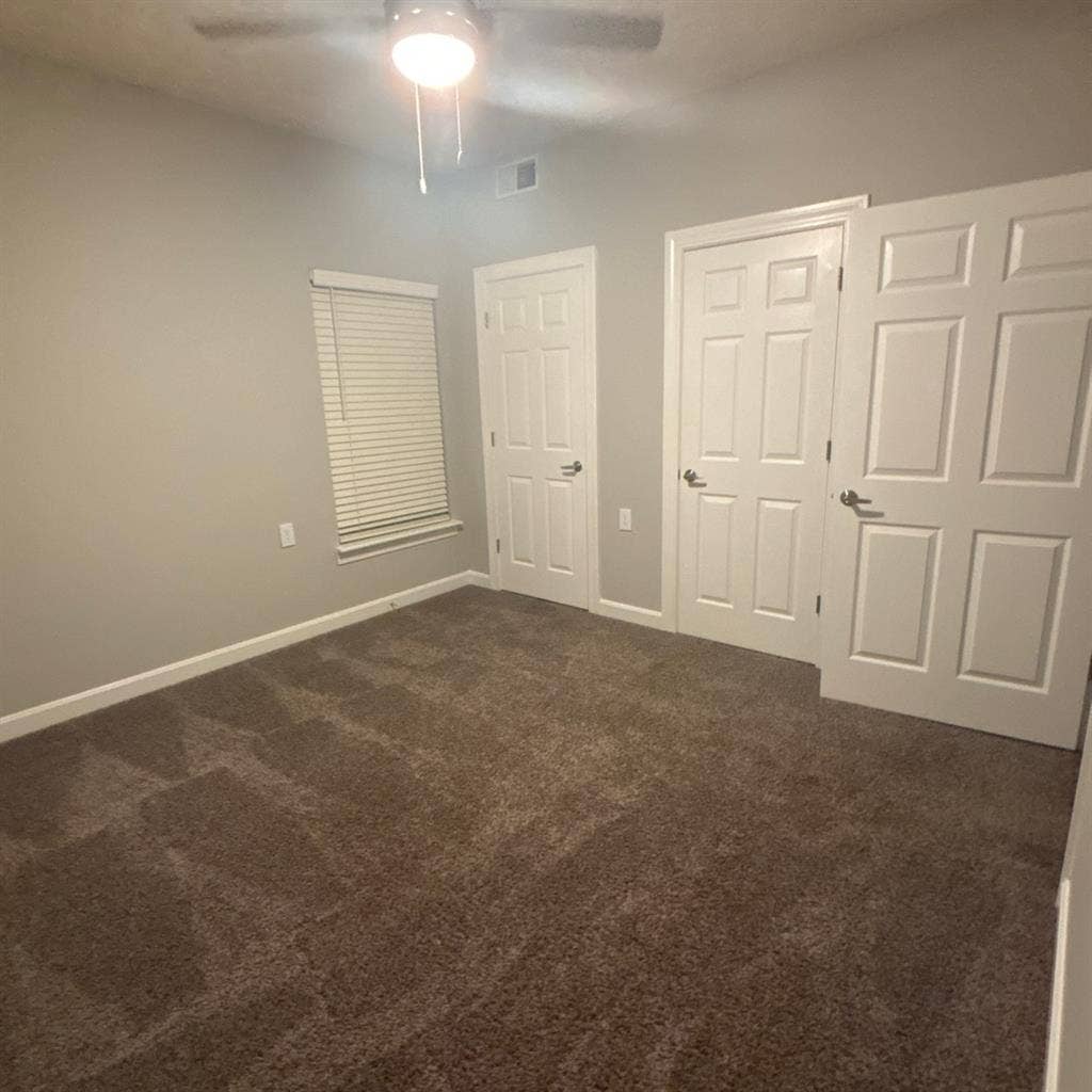 Looking for FEMALE ROOMMATE