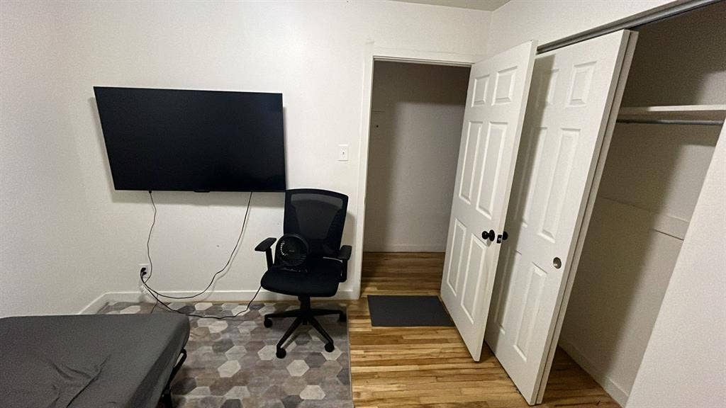 Looking for a roommate 