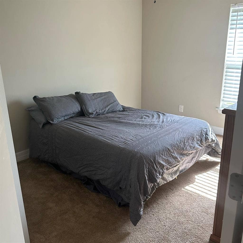 Room for rent beginning of December