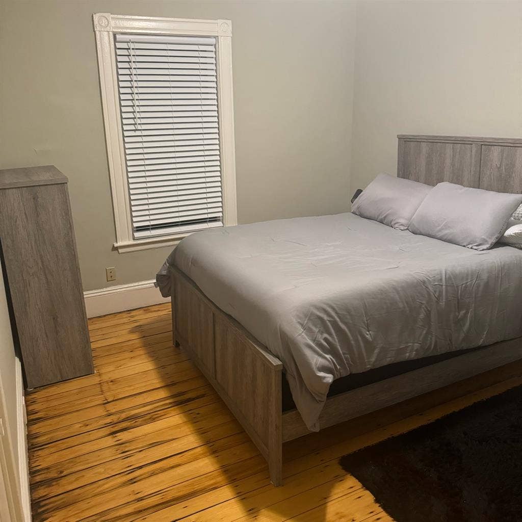 Room to rent in Minot street