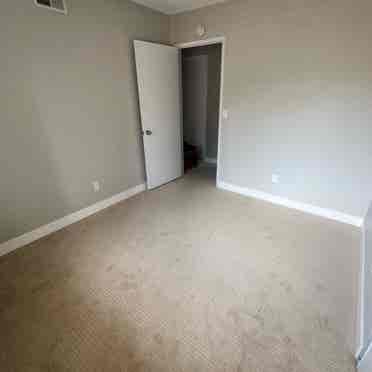 Room for Rent in Eastlake Shores