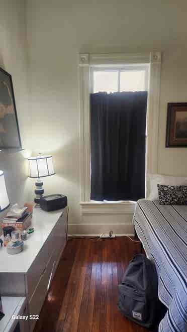 Room w shared bath (Hyde Park)