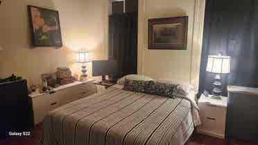 Room w shared bath (Hyde Park)