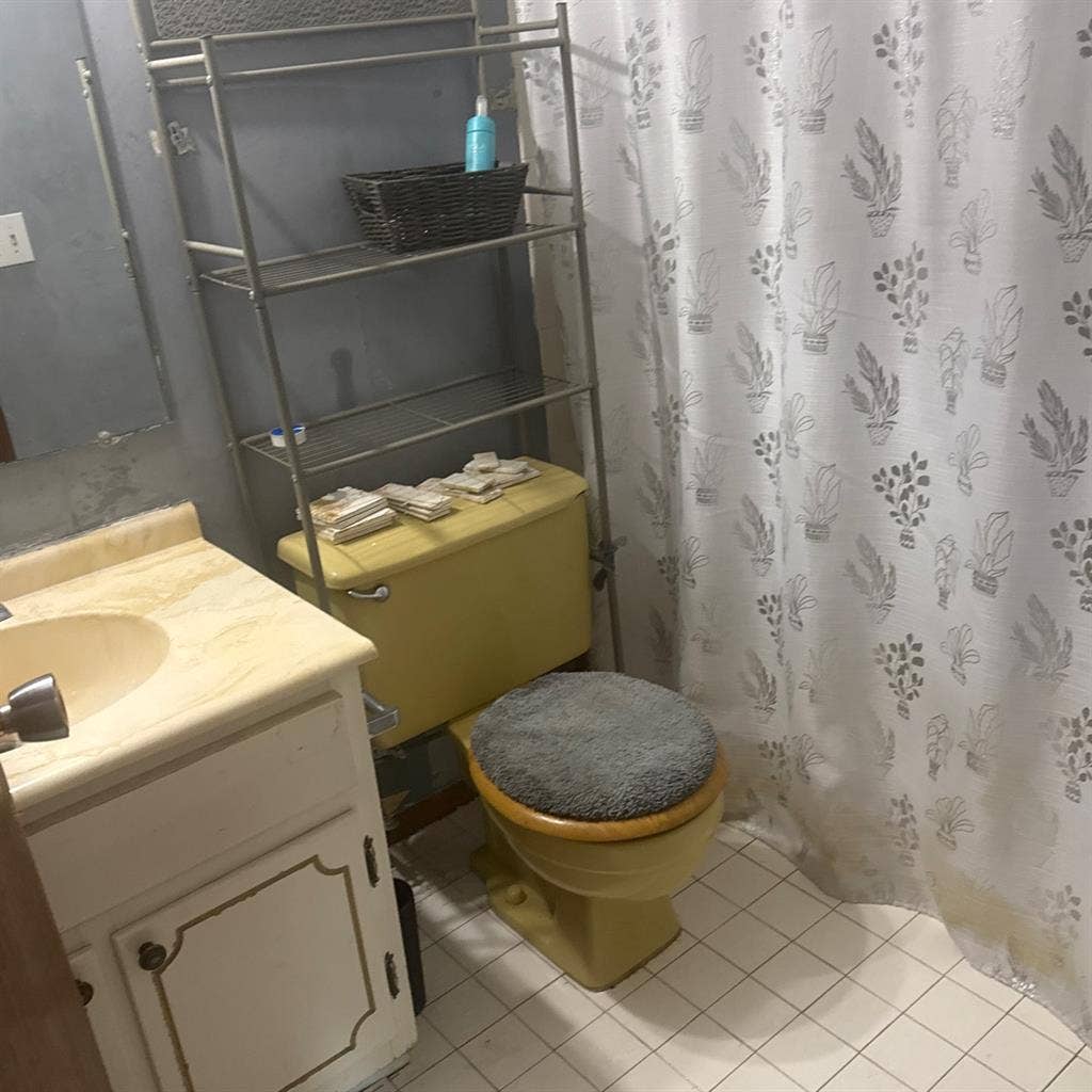 Medium size bedroom in south county