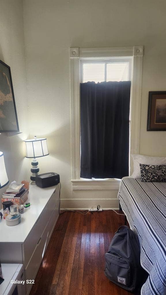 Private room/shared bath -Hyde Park