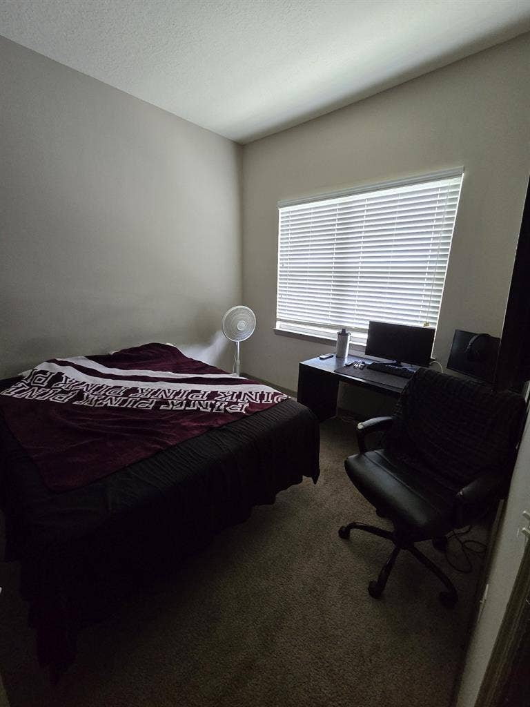 Small bedroom for rent