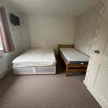 Double room rent Hayes & Harlington