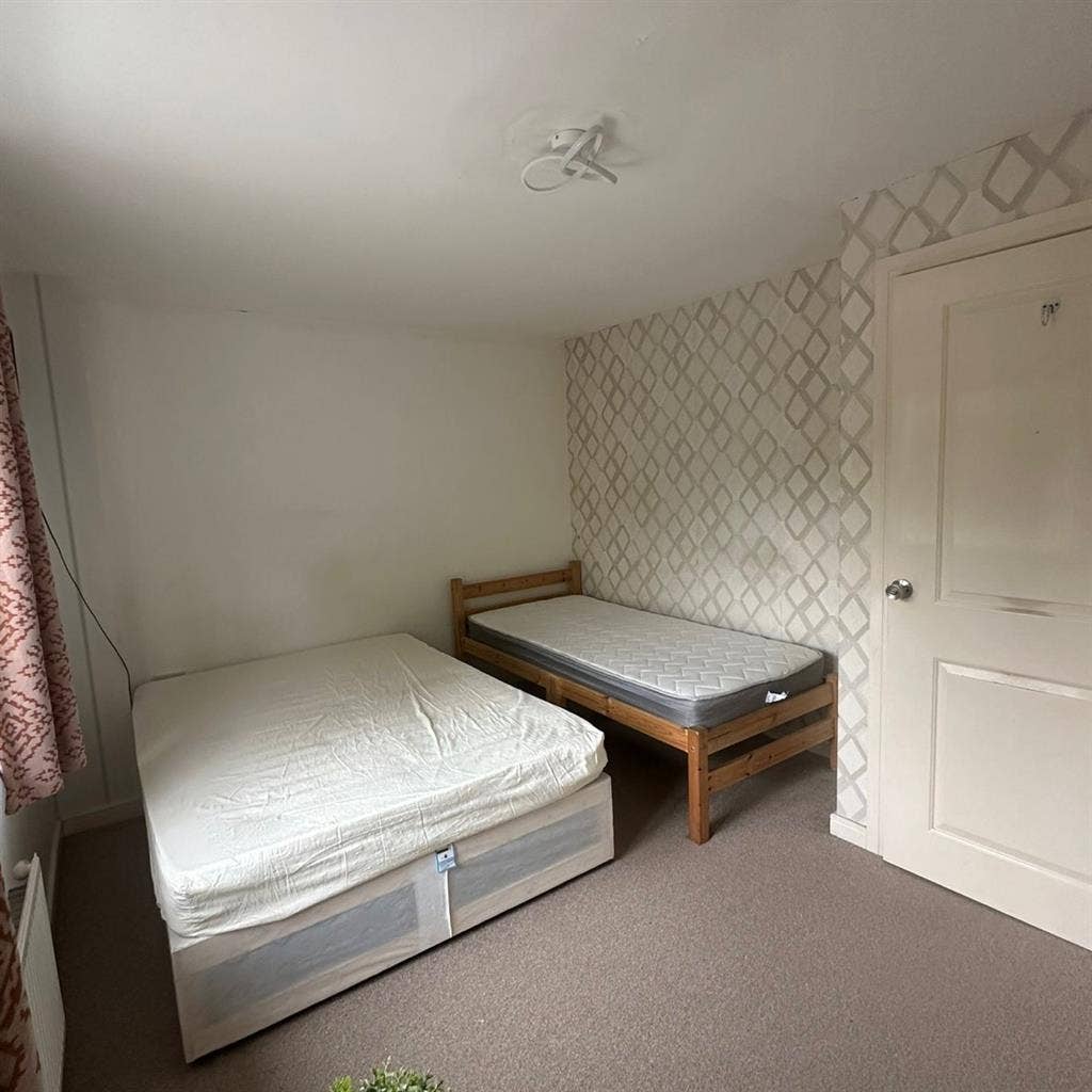 Double room rent Hayes & Harlington