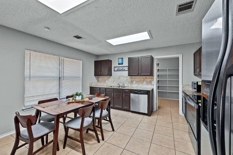 1 BR in Austin