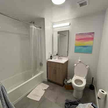 *URGENT* ROOM W PRIVATE BATHROOM