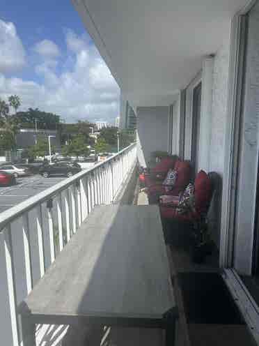 Beautiful Brickell Apartment Avail